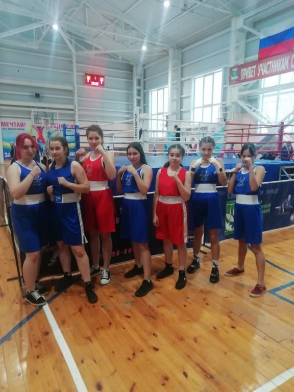 Поздравляем тренера и девчонок!